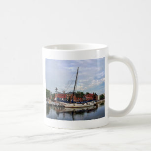 Mug Un voilier dans le port d'Annapolis