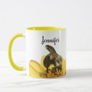 Mug Une abeille personnalisée sur une nature jaune
