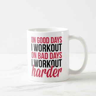 Mug Une citation plus dure de gymnase de séance