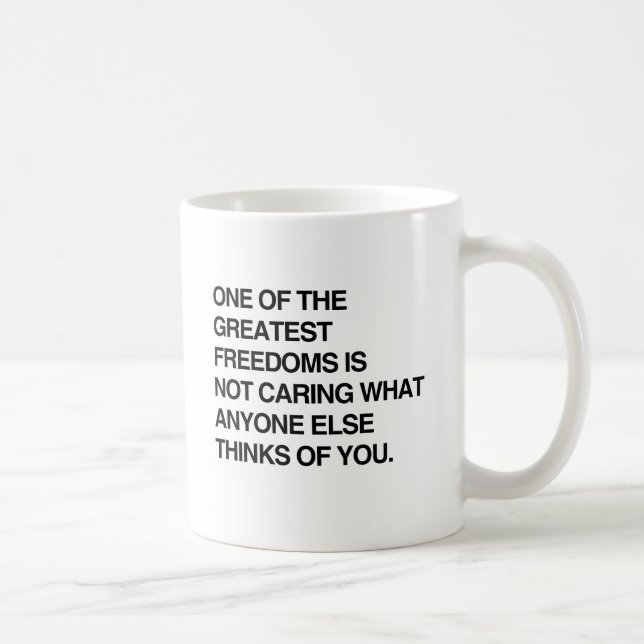 MUG UNE DES PLUS GRANDES LIBERTÉS EST DE NE PAS SE SOU (Droite)