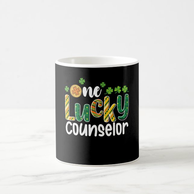 Mug Une école de conseiller chanceux la Saint-Patrick (Centre)