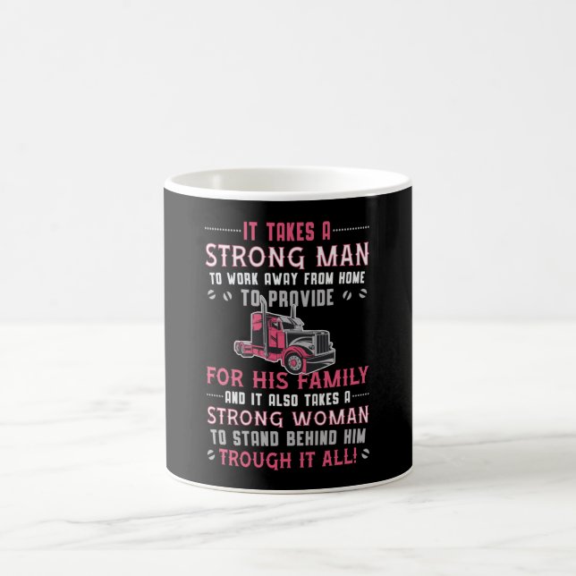 Mug Une Femme De Camionneurs Travaille À L'Écart Du Co (Centre)