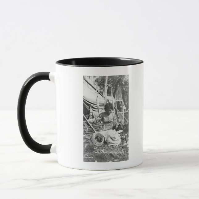 Mug Une femme de l'Alaska faisant des raquettes photo (Gauche)
