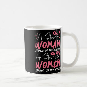 Mug Une Femme Forte Se Déclenche Pour Elle-Même Une Fe