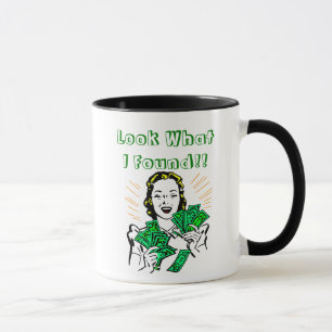 Mug Une femme qui trouve de l'argent