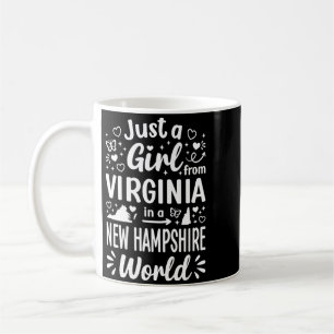 Mug Une fille de Virginie dans un monde du New Hampshi