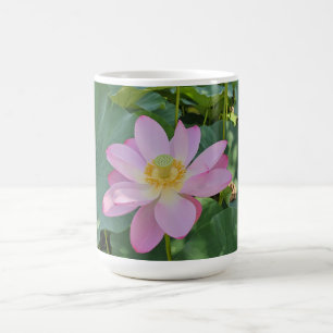 Mug Une fleur de lotus vibrante