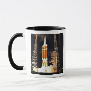 Mug Une fusée Delta IV Lourde se lève