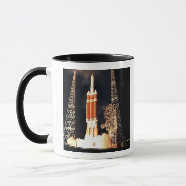 Mug Une fusée Delta IV Lourde se lève (Gauche)
