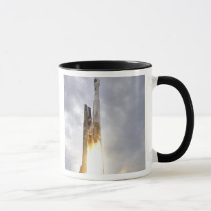 Mug Une fusée unie de l'atlas V d'Alliance de