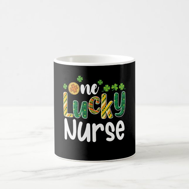 Mug Une infirmière chanceuse à la Saint-Patrick (Centre)