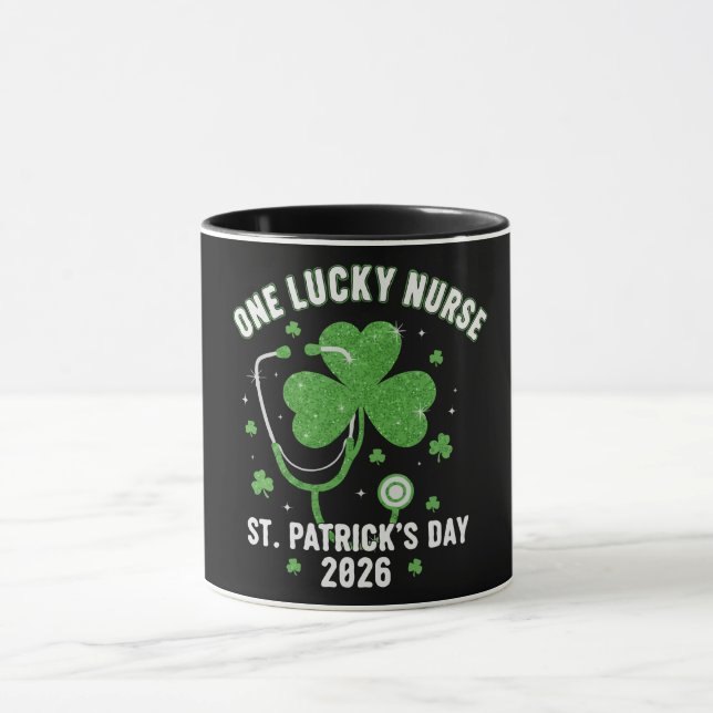 Mug Une infirmière chanceuse Saint-Patrick 2026 Paille (Centre)