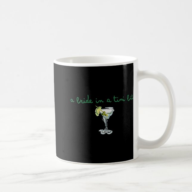 Mug Une mariée dans un tout petit peu mariée Tail Mart (Droite)