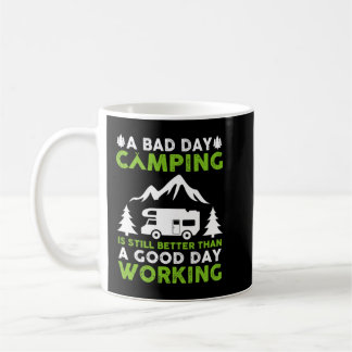Mug Une mauvaise journée de camping est encore mieux q