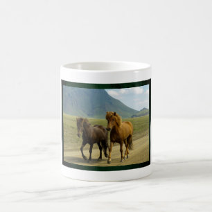 Mug Une paire de paysages Brown de Ponies islandaises