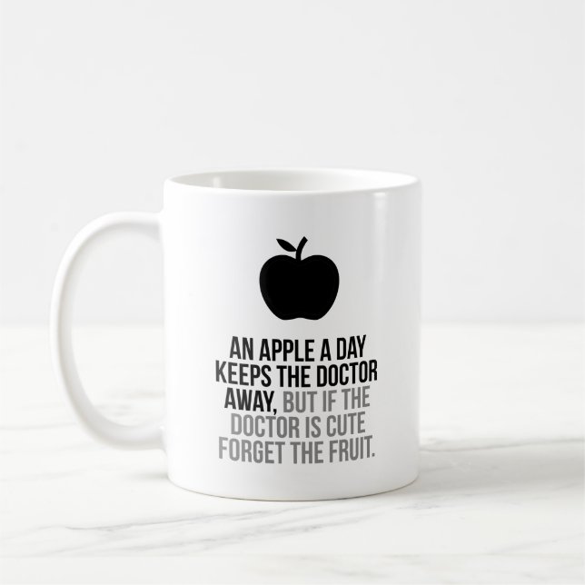 Mug Une Pomme Par Jour Empêche Le Docteur (Gauche)