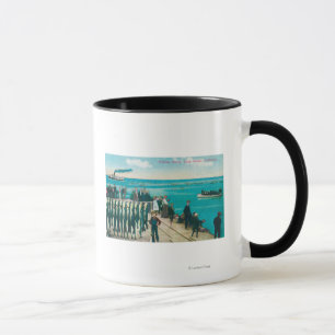 Mug Une scène de pêche avec un crochet énorme