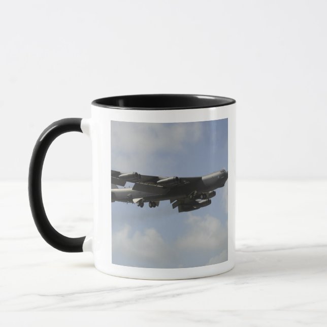 Mug Une Stratoforteresse B-52 de l'US Air Force en vol (Gauche)