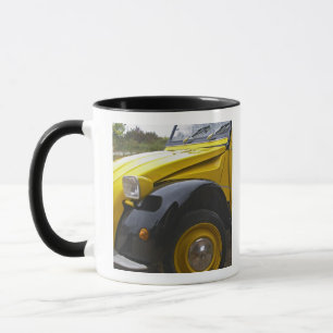 Mug Une vieille Citroen 2CV 2 CV noire et jaune,