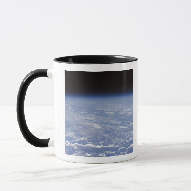 Mug Une vue oblique de l'atmosphère terrestre (Gauche)