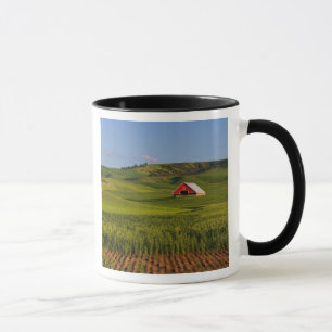 Mug Une vue panoramique d'une grange à Moscou Idaho.