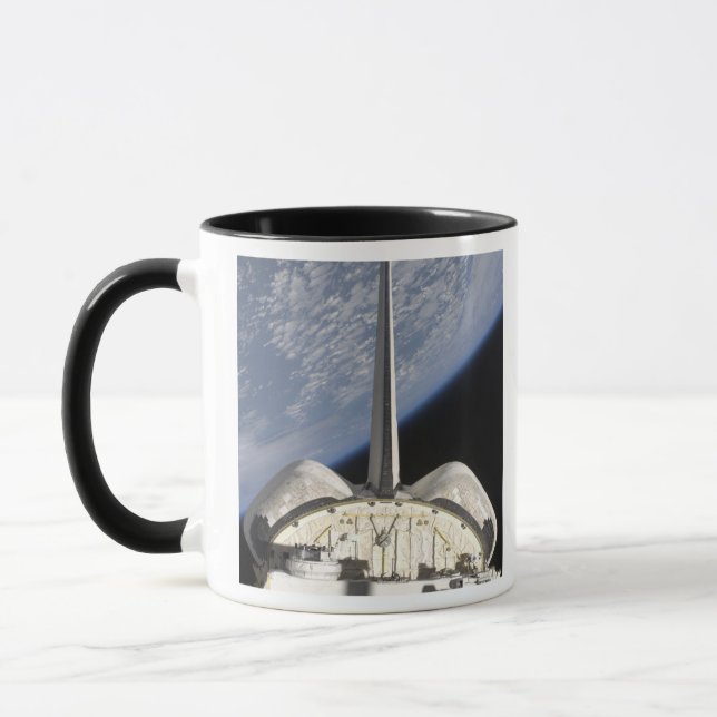 Mug Une vue partielle de Space Shuttle Endeavor (Gauche)