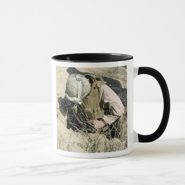 Mug US Marine saute dans un trou (Droite)