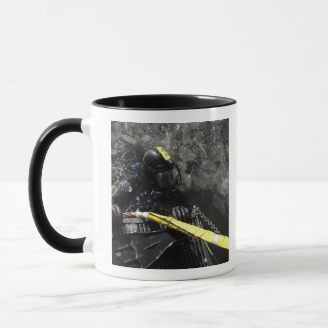 Mug US Navy Diver se prépare à commencer sa plongée (Gauche)