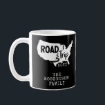 Mug Vacances personnalisées | Family Road Trip USA Car<br><div class="desc">Vacances personnalisées | Family Road Trip USA Plan Design</div>