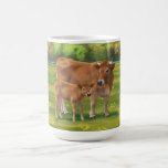 Mug Vache d'Aubrac et veau mignon dans le pâturage de<br><div class="desc">L'Aubrac, également connu sous le nom de Laguiole, est une race française très ancienne de bovins. Il est situé sur le Plateau de l'Aubrac, dans le Massif Central, dans le centre-sud de la France. Ils sont de couleur bronzée, de taille moyenne, bas, et les mâles et les femelles ont des...</div>