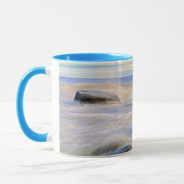 Mug Vagues se brisant sur les rochers du rivage (Gauche)