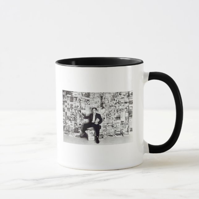 Mug Vendeur de journal, c.1960 (Droite)