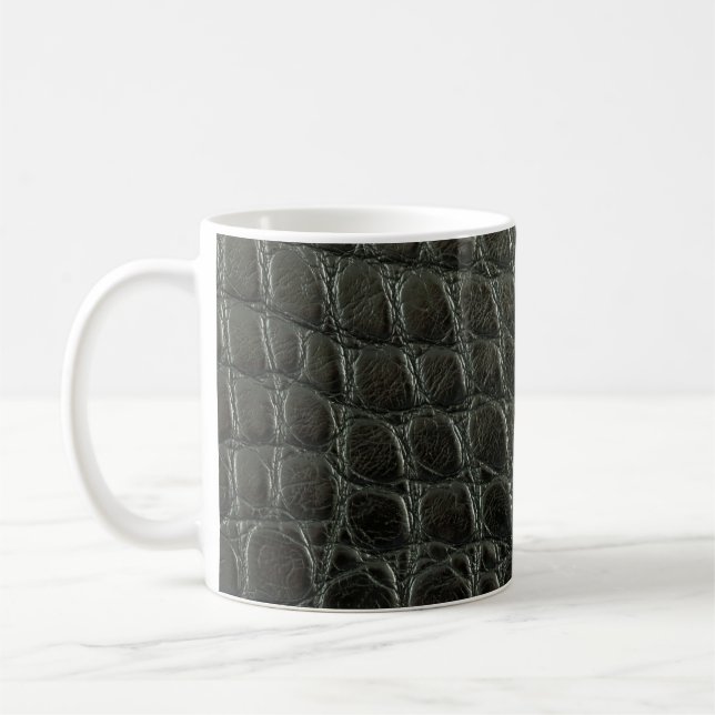 Mug Véritable alligator noir texture cuir, gros plan  (Gauche)
