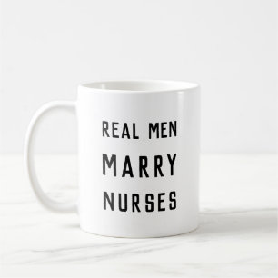 Mug Véritables hommes épouser des infirmières Texte pe