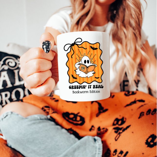 Mug Vers de livre Ghost Lecture Retro Bow Creepin’ It  (Créateur téléchargé)