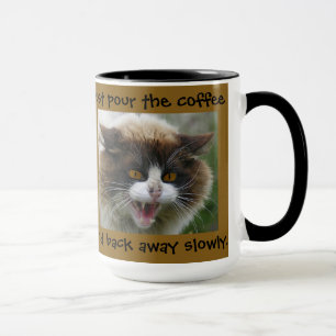 Mug Versez juste le café et le dos loin lentement…