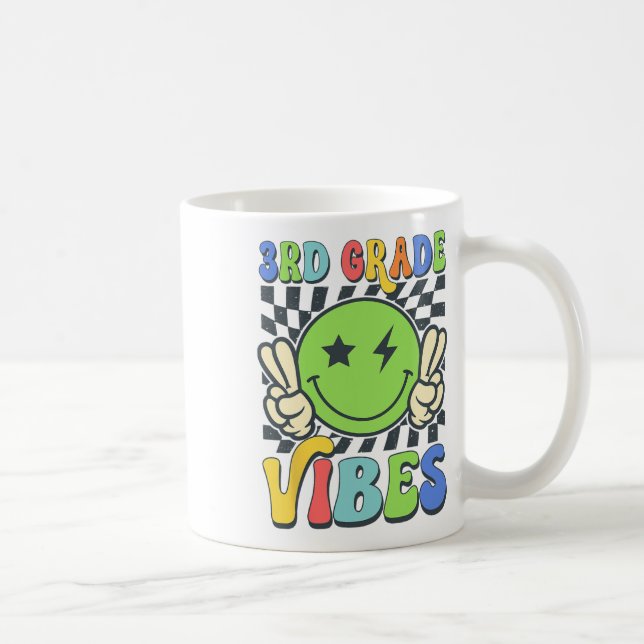Mug Vibes de 3e année Visage souriant groovy Retour à  (Droite)