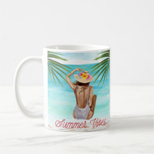 Mug vibes d'été fille en maillot de bain sur la plage 