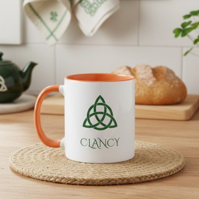 Mug Vibrant Green Celtic Trinity Knot Family Name (Créateur téléchargé)