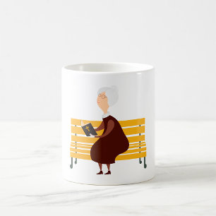 Mug Vieille femme lisant la Bible