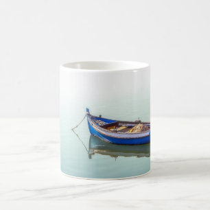 Mug Vieux bateau Aiola. Petite barque à Seixal Bay.