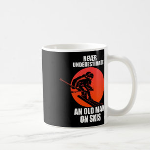 Mug Vieux monsieur sur skis skiant en descente Cadeau