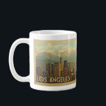 Mug Vintage voyage de Los Angeles en Californie<br><div class="desc">Le design californien de Los Angeles dans le style Vintage voyage offre une vue sur la ville et les montagnes derrière.</div>