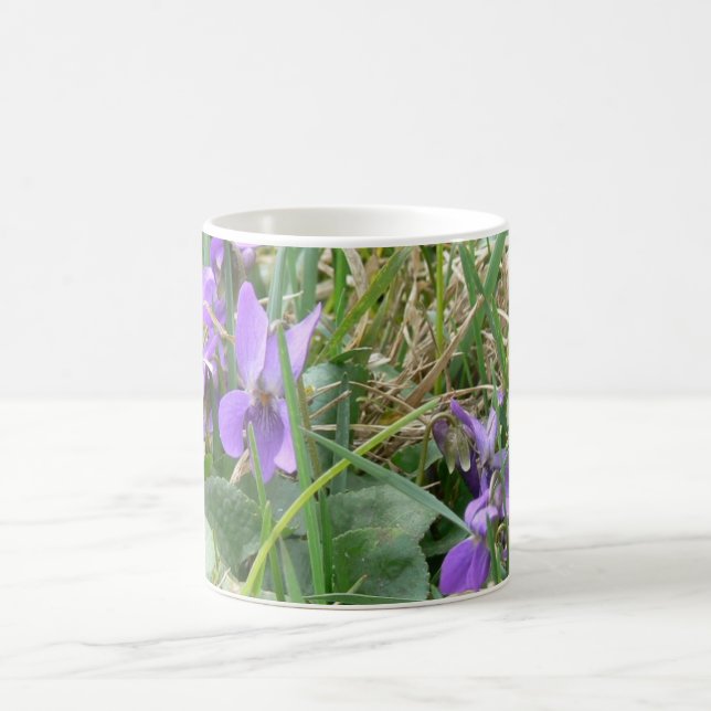 Mug Violettes dans l'herbe 2 (Centre)