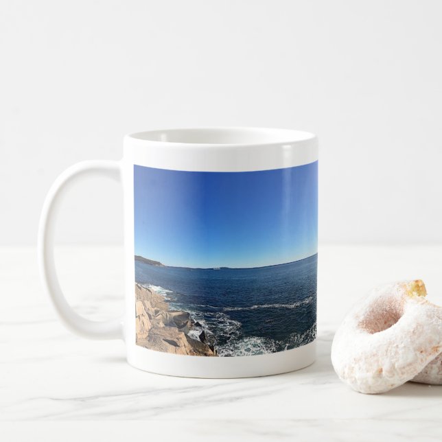 Mug Vista panoramique de Rocky Shoreline (Avec donut)