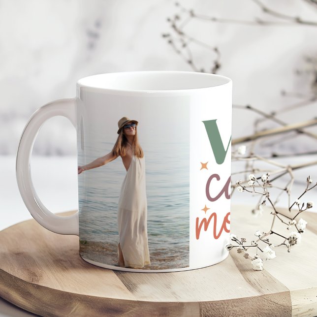 Mug "Vive Cada Momento" 2 Photos personnalisées Inspir ("Vive Cada Momento" 2 Custom Photos Inspirational Coffee Mug on a boho table with tiny flowers.)