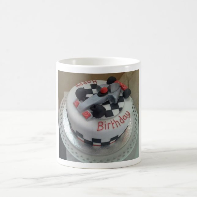 Mug voiture de course d'anniversaire heureuse (Centre)