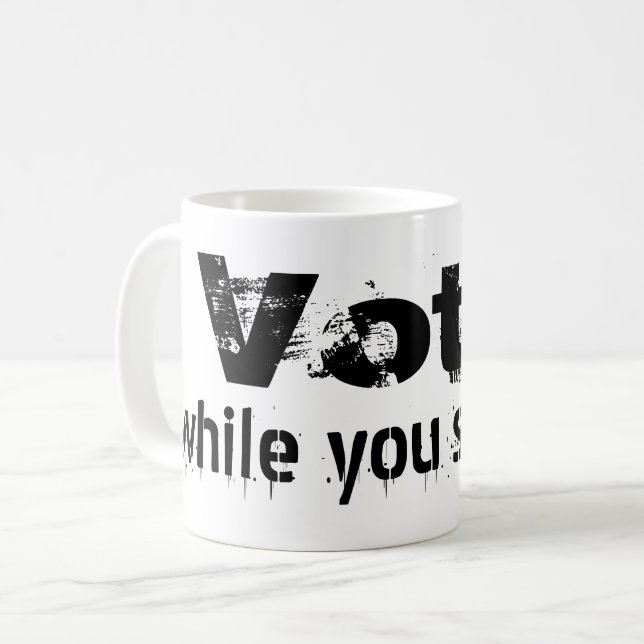 Mug Votez pendant que vous pouvez toujours - politique (Devant gauche)