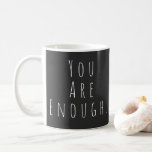 Mug VOUS EN ÊTES ASSEZ | Graphique d'art Word inspirat<br><div class="desc">Vous êtes assez | Une motivation, inspirante, encourageante en disant dans la typographie minimaliste moderne d'écriture manuscrite.</div>