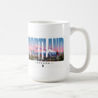 Voyage sur le front de rivière montagneux de Portl